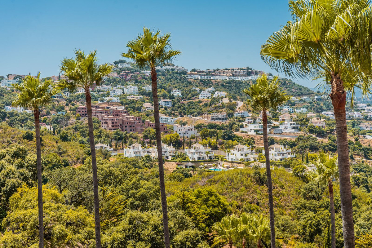3 Bed Apartment for sale in La Mairena Costa Del Sol, Málaga, Spain