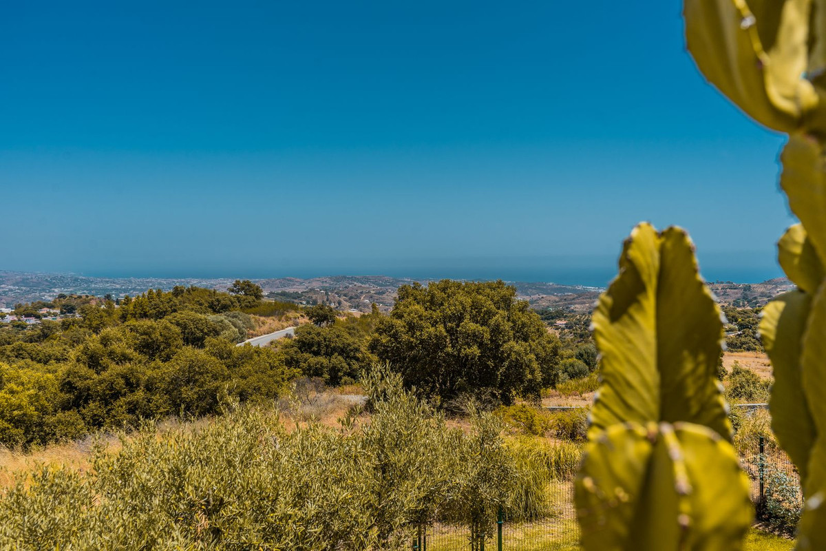 3 Bed Apartment for sale in La Mairena Costa Del Sol, Málaga, Spain