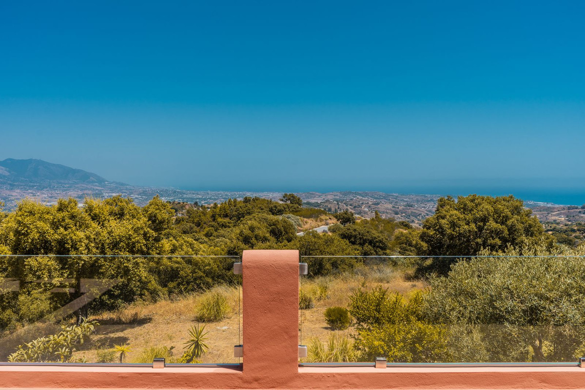 3 Bed Apartment for sale in La Mairena Costa Del Sol, Málaga, Spain
