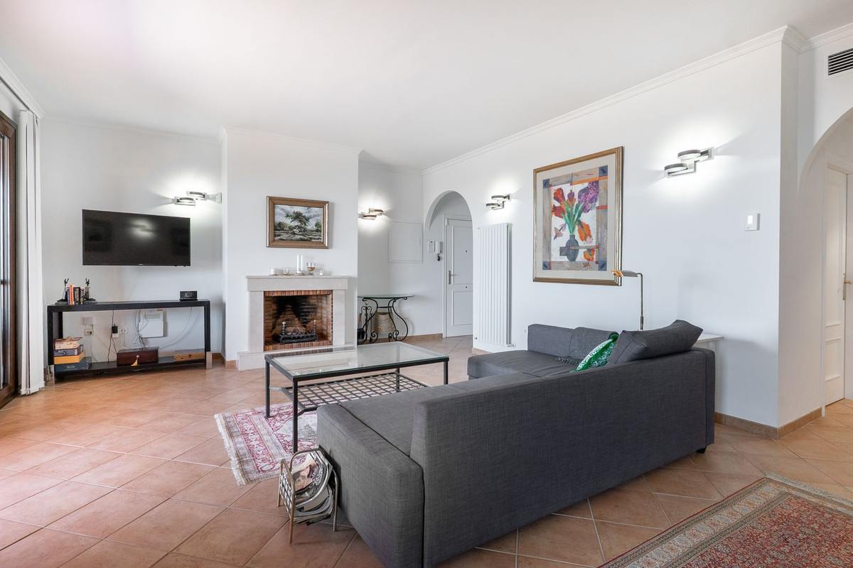 3 Bed Apartment for sale in La Mairena Costa Del Sol, Málaga, Spain
