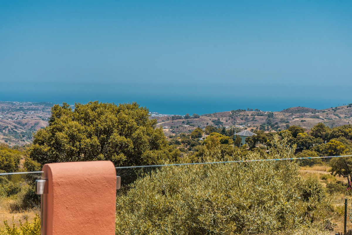 3 Bed Apartment for sale in La Mairena Costa Del Sol, Málaga, Spain