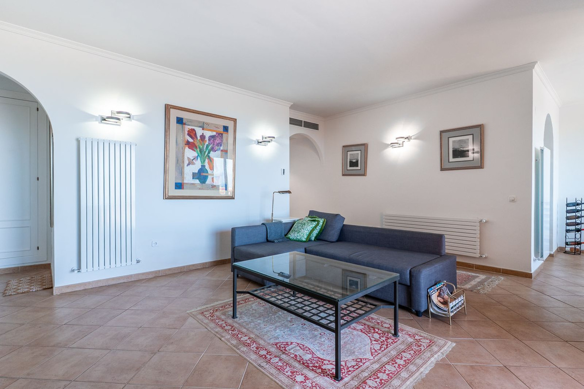 3 Bed Apartment for sale in La Mairena Costa Del Sol, Málaga, Spain