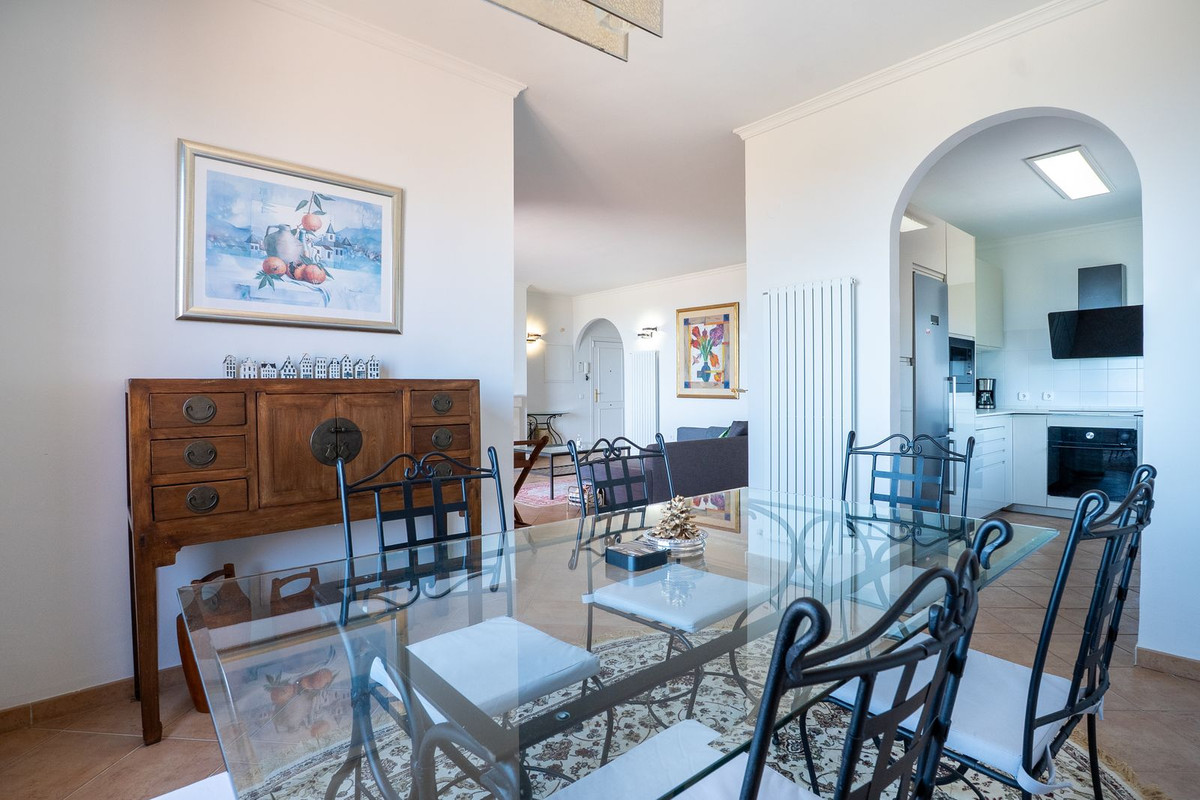 3 Bed Apartment for sale in La Mairena Costa Del Sol, Málaga, Spain