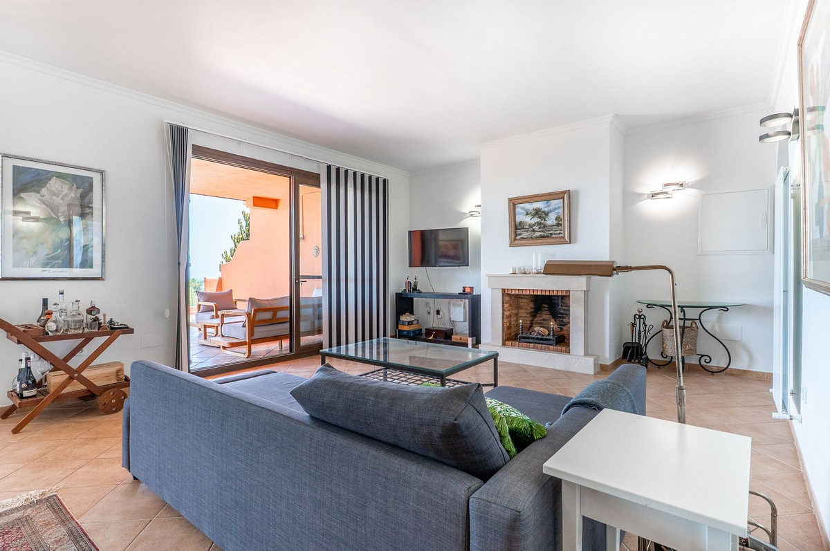 3 Bed Apartment for sale in La Mairena Costa Del Sol, Málaga, Spain