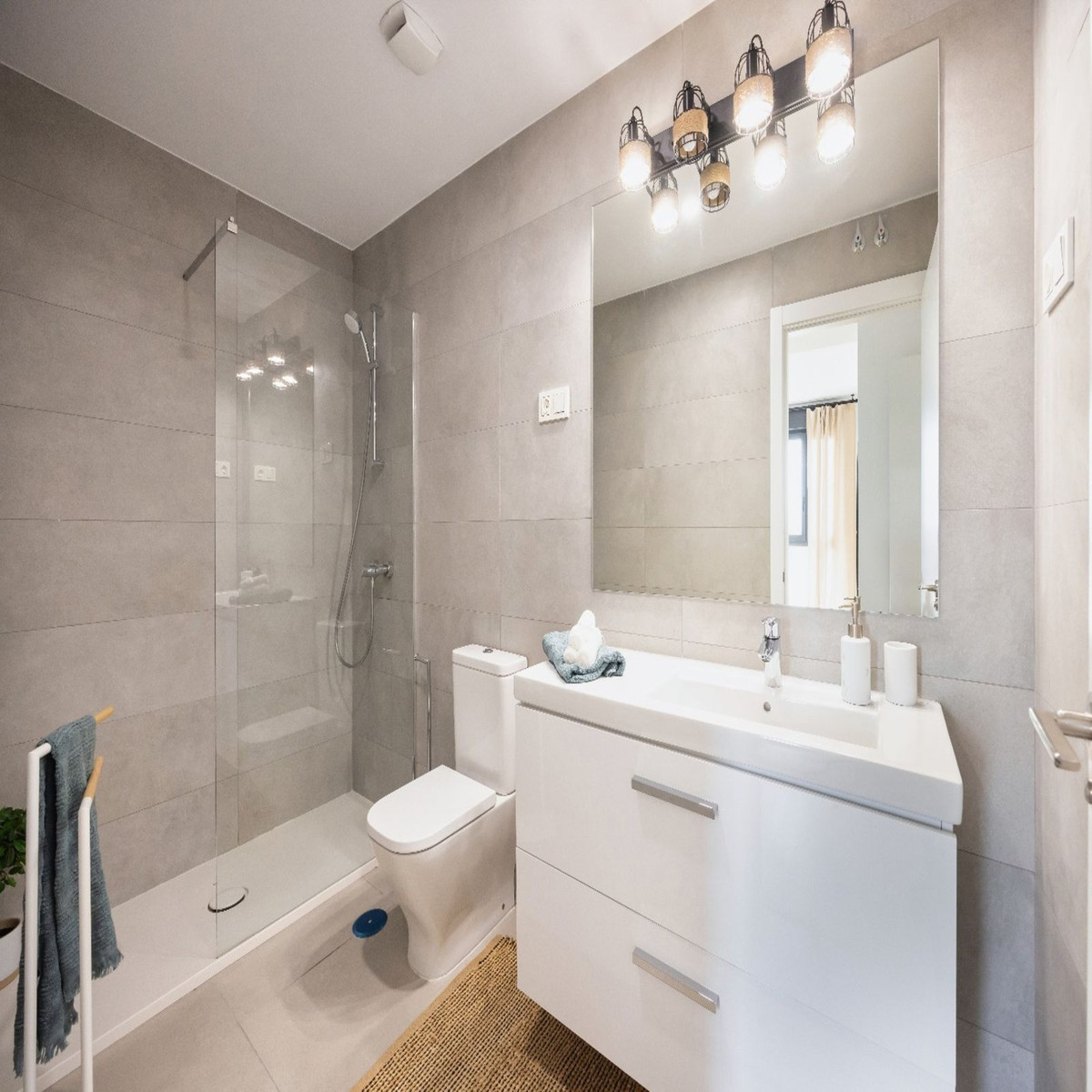 3 Bed Apartment for sale in Martiricos Málaga Ciudad, Málaga, Spain