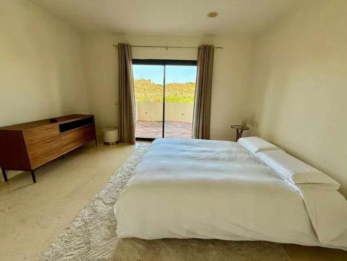 3 Bed Apartment for sale in Benahavís Costa Del Sol, Málaga, Spain