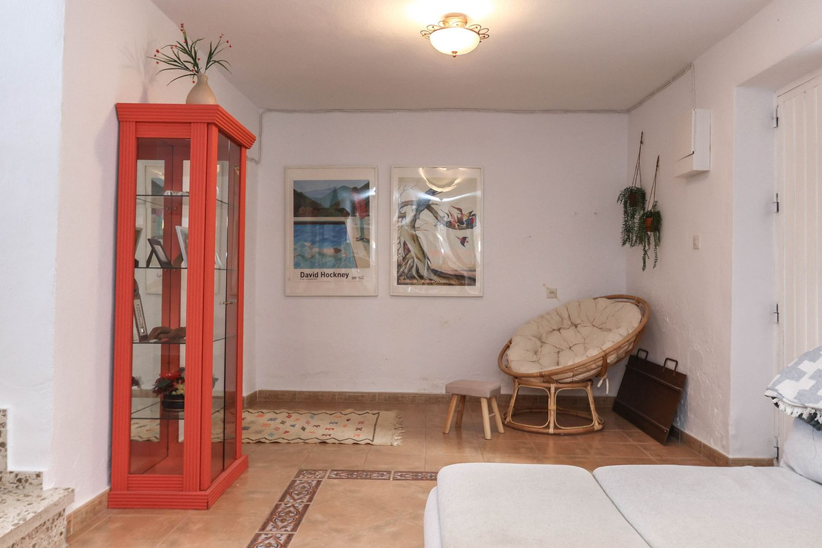 5 Bed Townhouse for sale in Tolox Costa Del Sol, Málaga, Spain