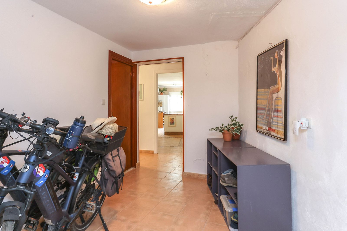 5 Bed Townhouse for sale in Tolox Costa Del Sol, Málaga, Spain