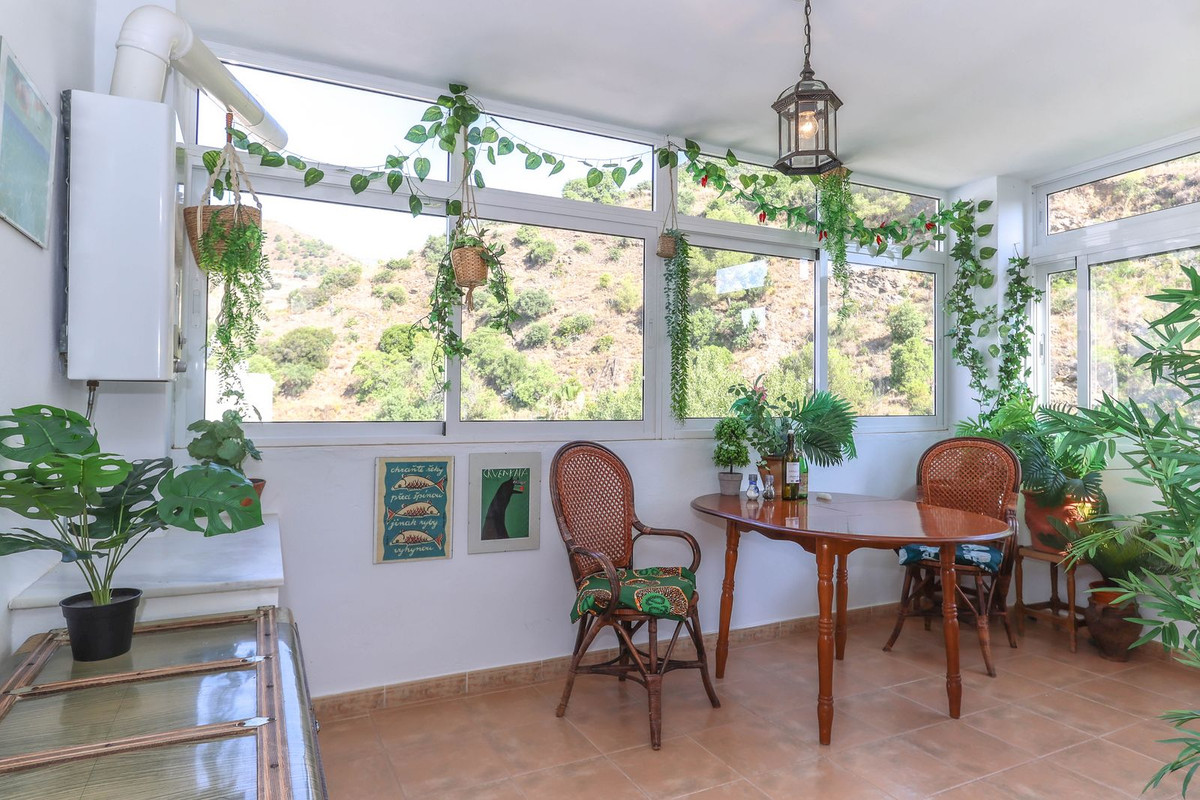 5 Bed Townhouse for sale in Tolox Costa Del Sol, Málaga, Spain