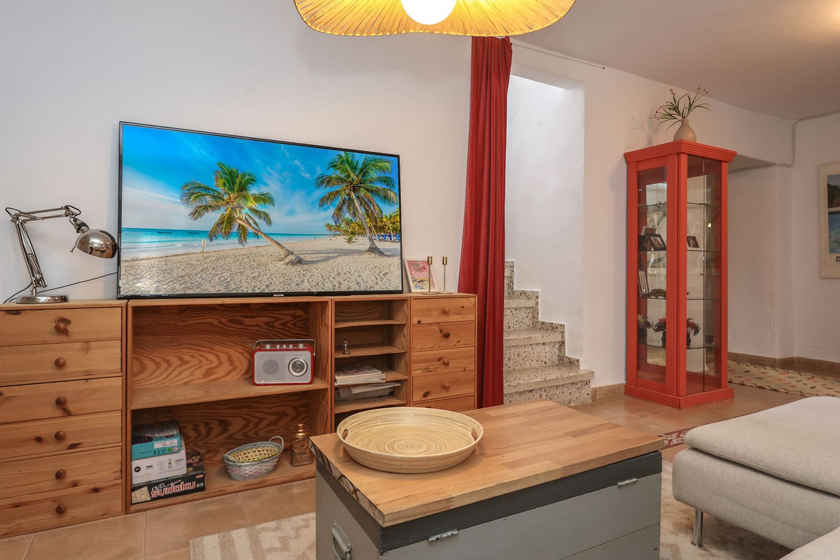 5 Bed Townhouse for sale in Tolox Costa Del Sol, Málaga, Spain