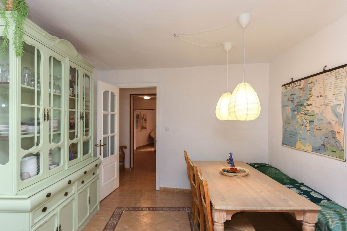 5 Bed Townhouse for sale in Tolox Costa Del Sol, Málaga, Spain