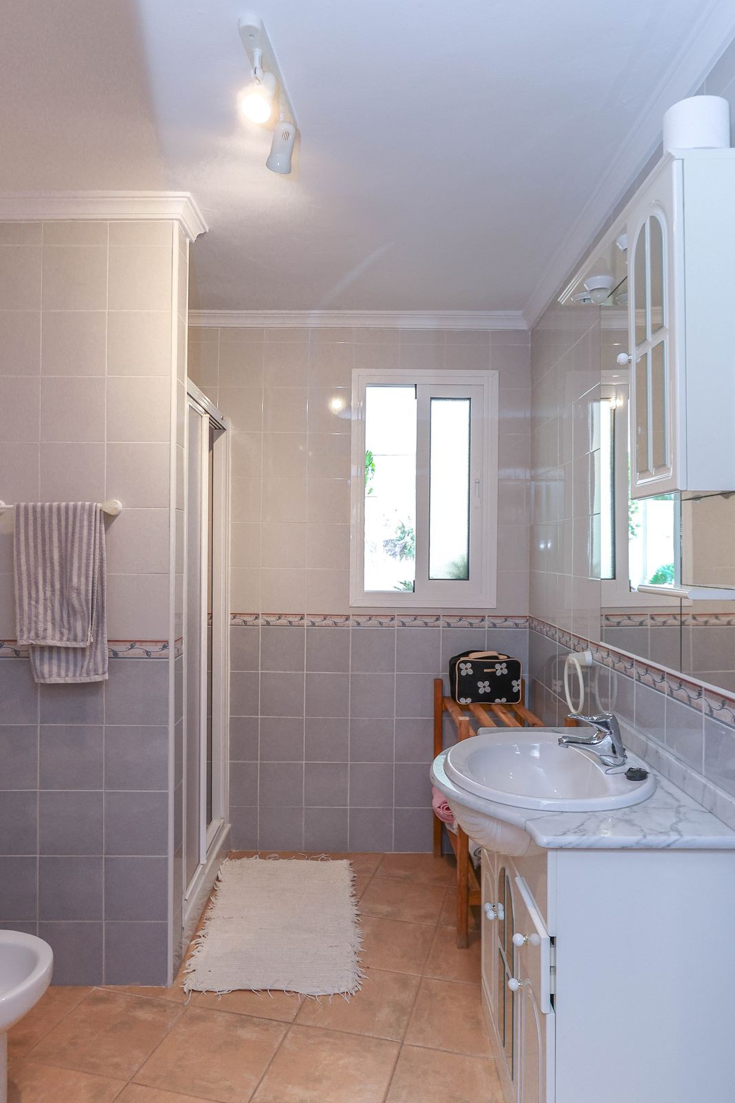 5 Bed Townhouse for sale in Tolox Costa Del Sol, Málaga, Spain