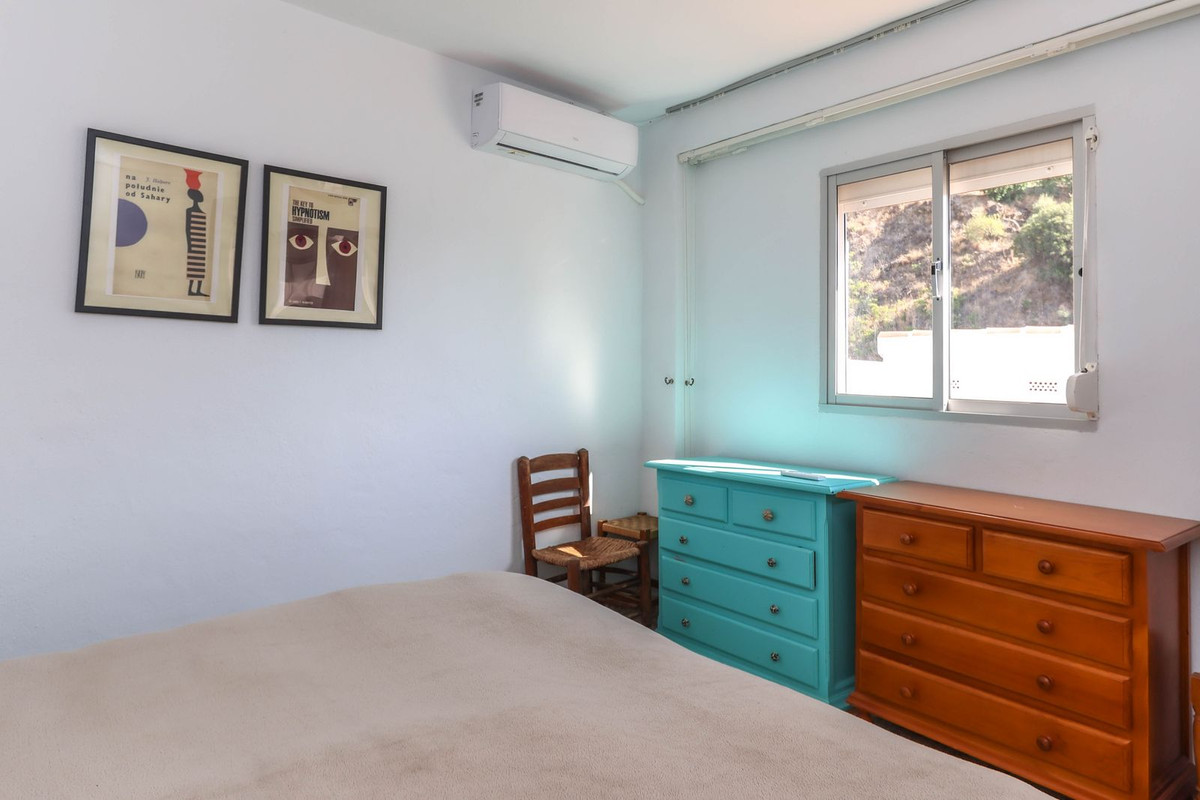 5 Bed Townhouse for sale in Tolox Costa Del Sol, Málaga, Spain
