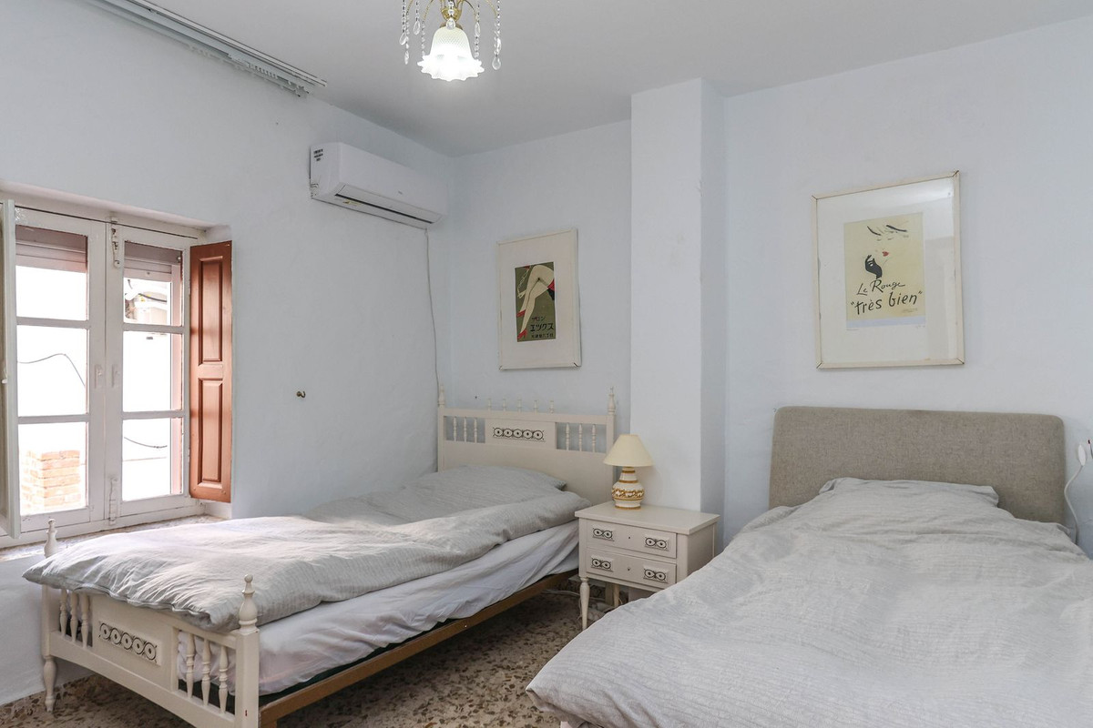 5 Bed Townhouse for sale in Tolox Costa Del Sol, Málaga, Spain