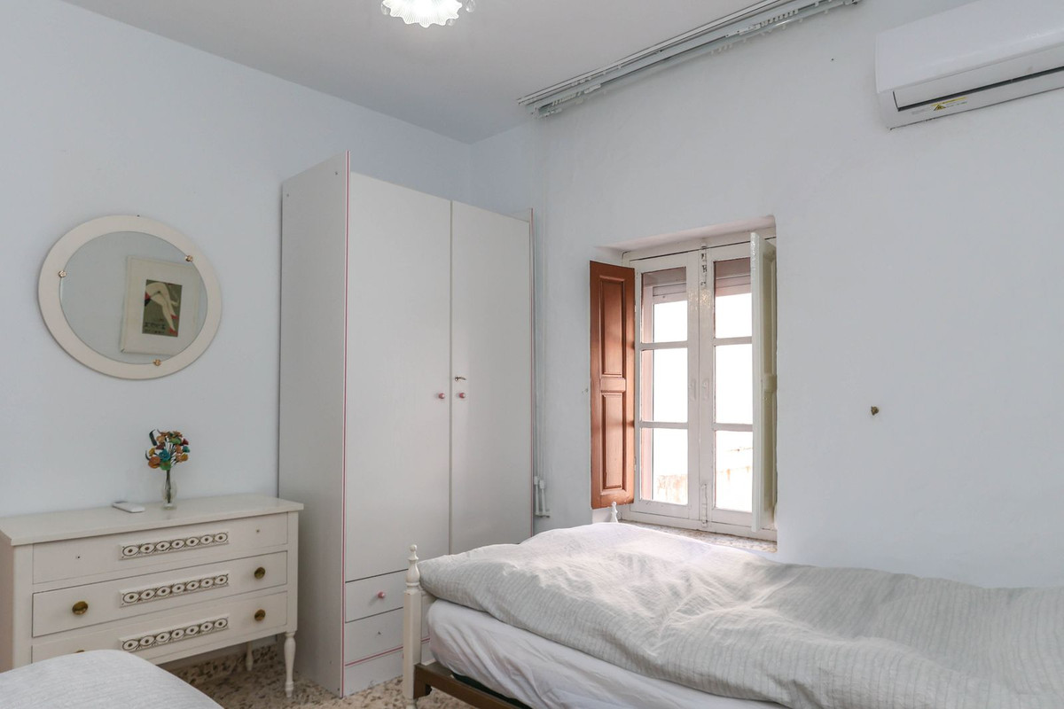 5 Bed Townhouse for sale in Tolox Costa Del Sol, Málaga, Spain