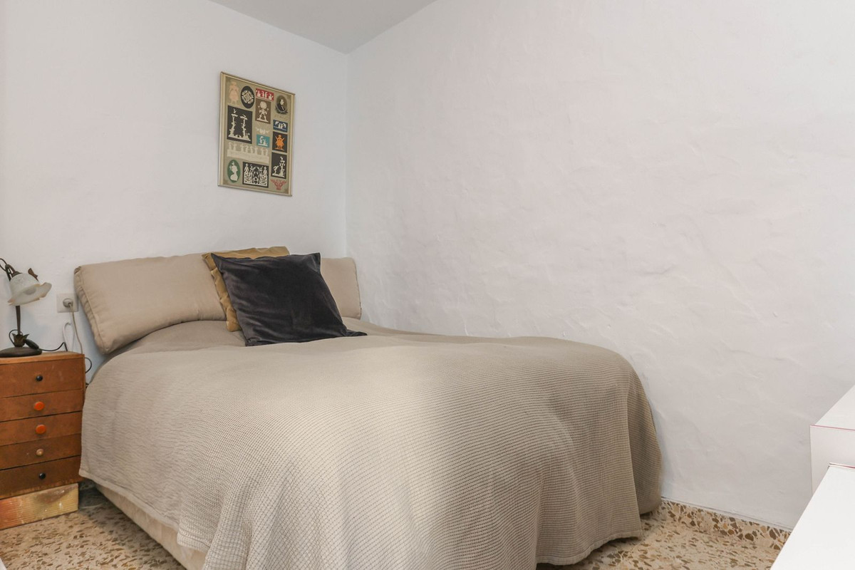 5 Bed Townhouse for sale in Tolox Costa Del Sol, Málaga, Spain