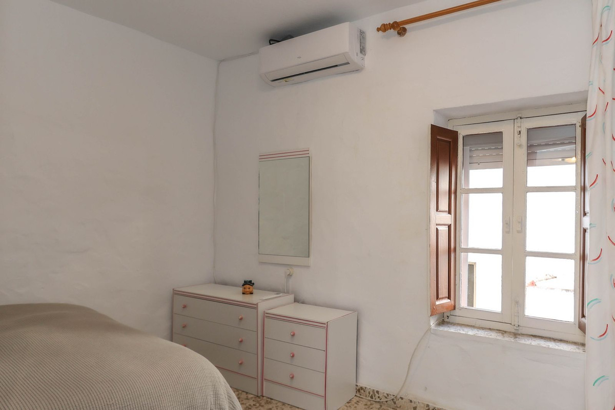 5 Bed Townhouse for sale in Tolox Costa Del Sol, Málaga, Spain