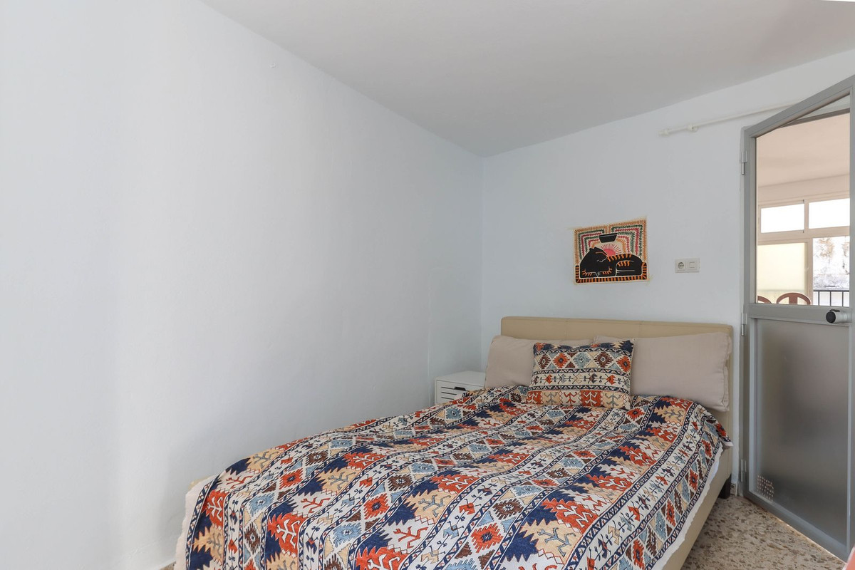 5 Bed Townhouse for sale in Tolox Costa Del Sol, Málaga, Spain