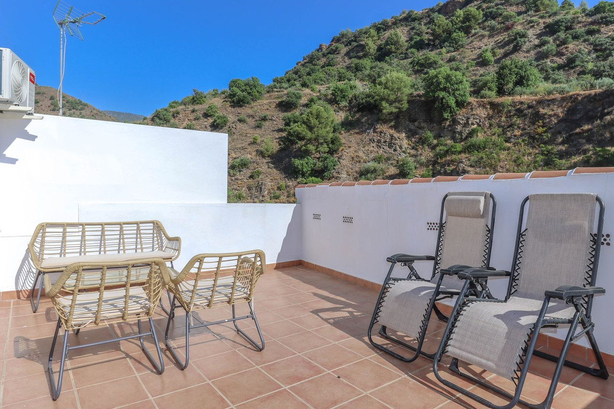 5 Bed Townhouse for sale in Tolox Costa Del Sol, Málaga, Spain