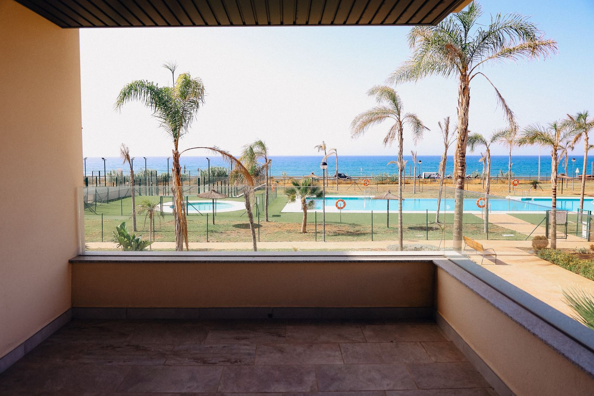 Se vende Apartamento Planta Media de 2 dormitorios en Costa Del Sol East, Málaga, España