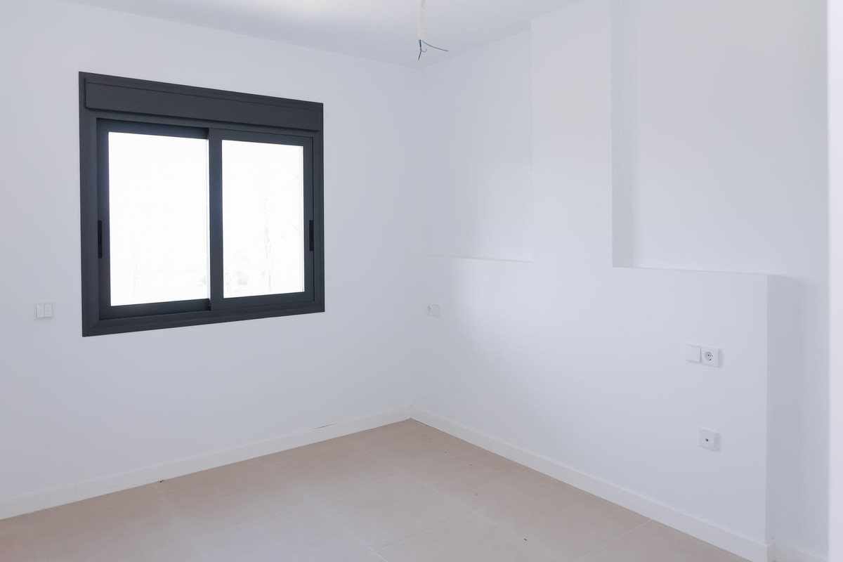 Se vende Apartamento Planta Media de 2 dormitorios en Costa Del Sol East, Málaga, España