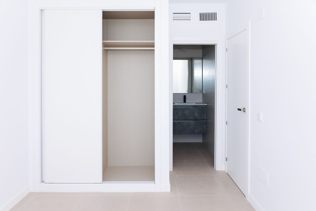 Se vende Apartamento Planta Media de 2 dormitorios en Costa Del Sol East, Málaga, España