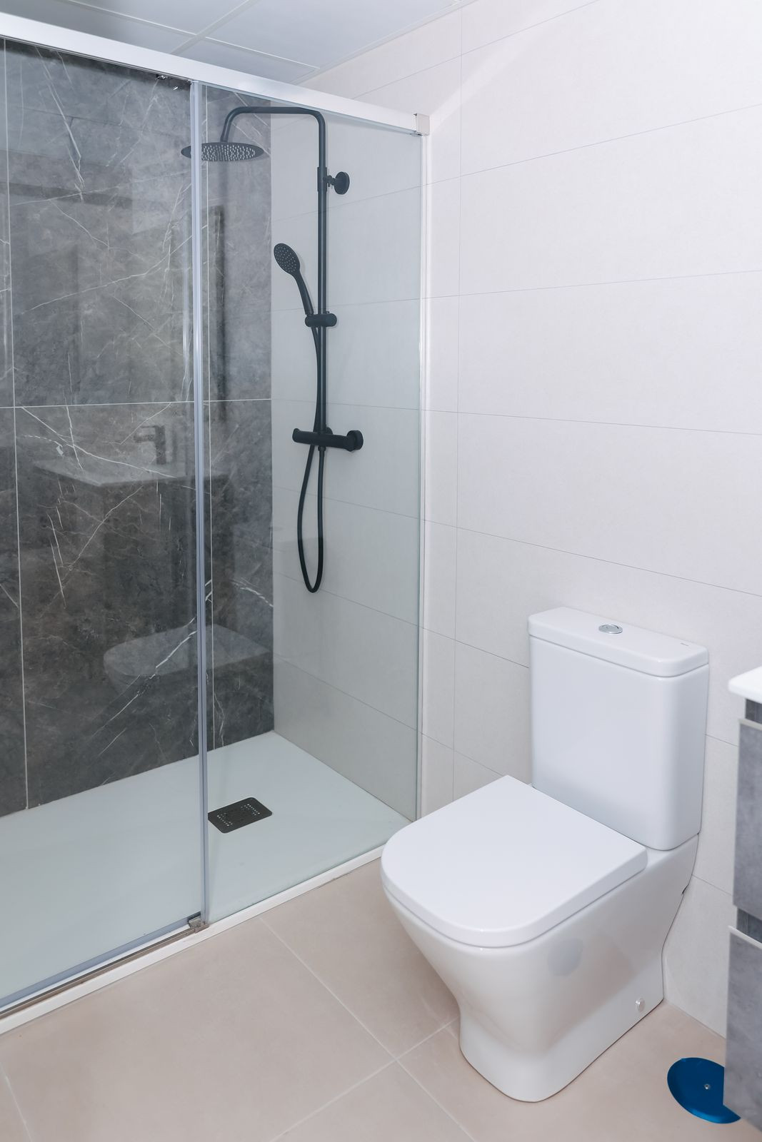 Se vende Apartamento Planta Media de 2 dormitorios en Costa Del Sol East, Málaga, España