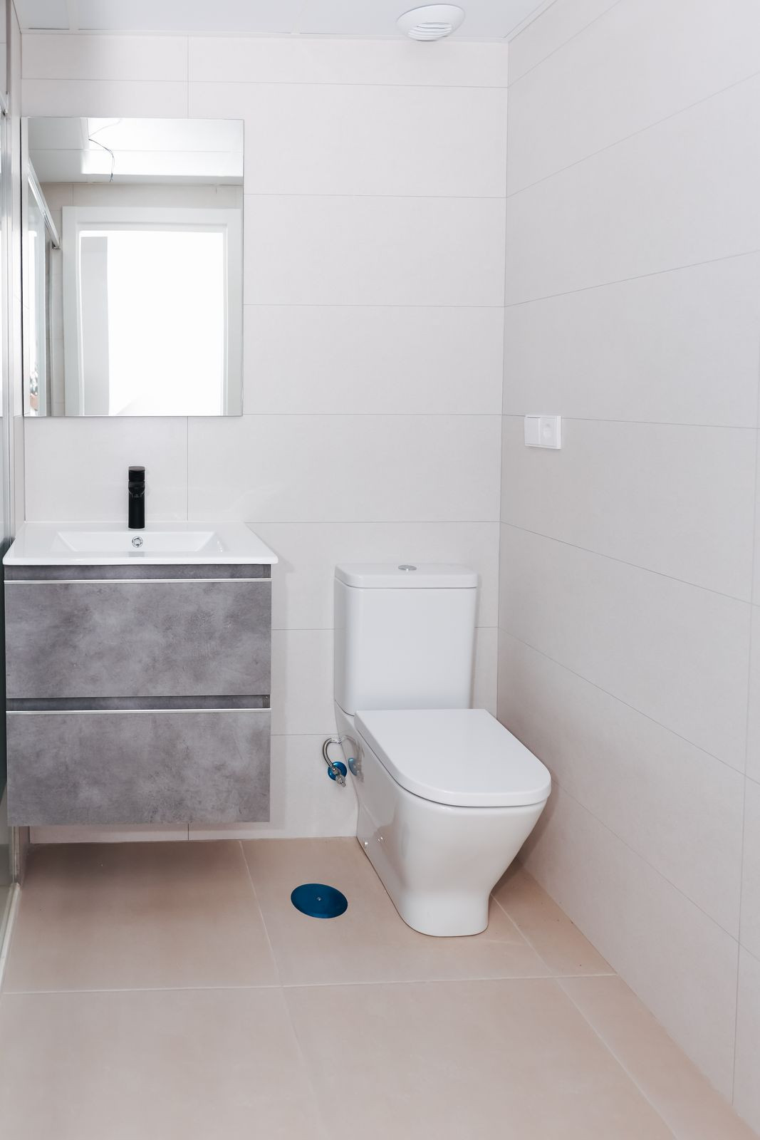 Se vende Apartamento Planta Media de 2 dormitorios en Costa Del Sol East, Málaga, España