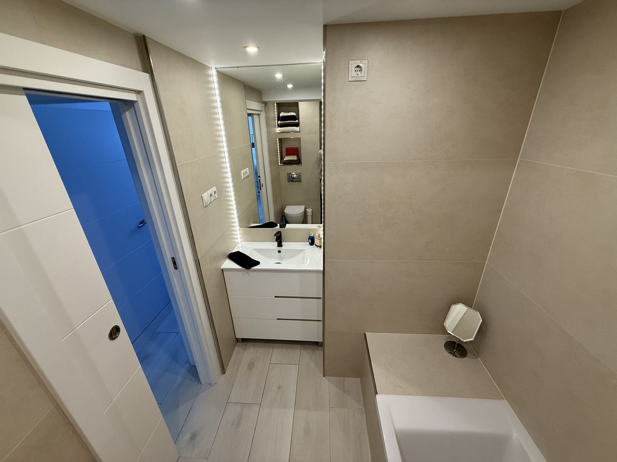 3 Bed Apartment for sale in Estepona Costa Del Sol, Málaga, Spain