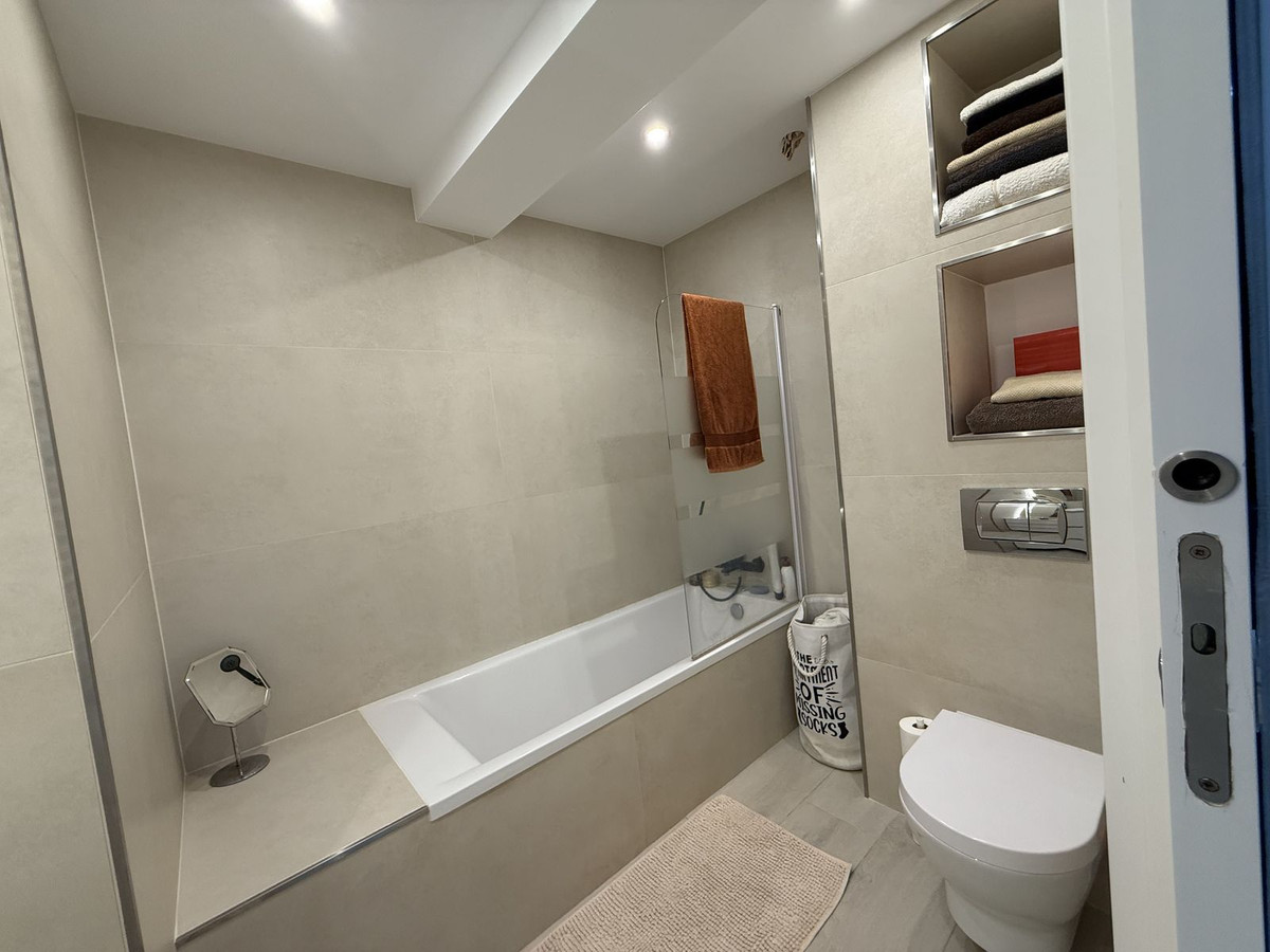 3 Bed Apartment for sale in Estepona Costa Del Sol, Málaga, Spain
