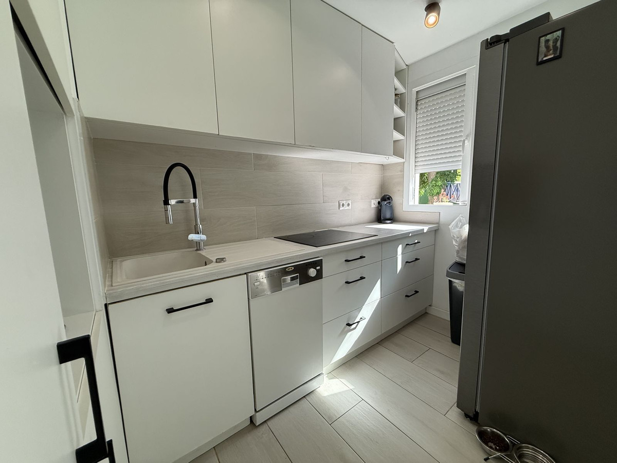 3 Bed Apartment for sale in Estepona Costa Del Sol, Málaga, Spain