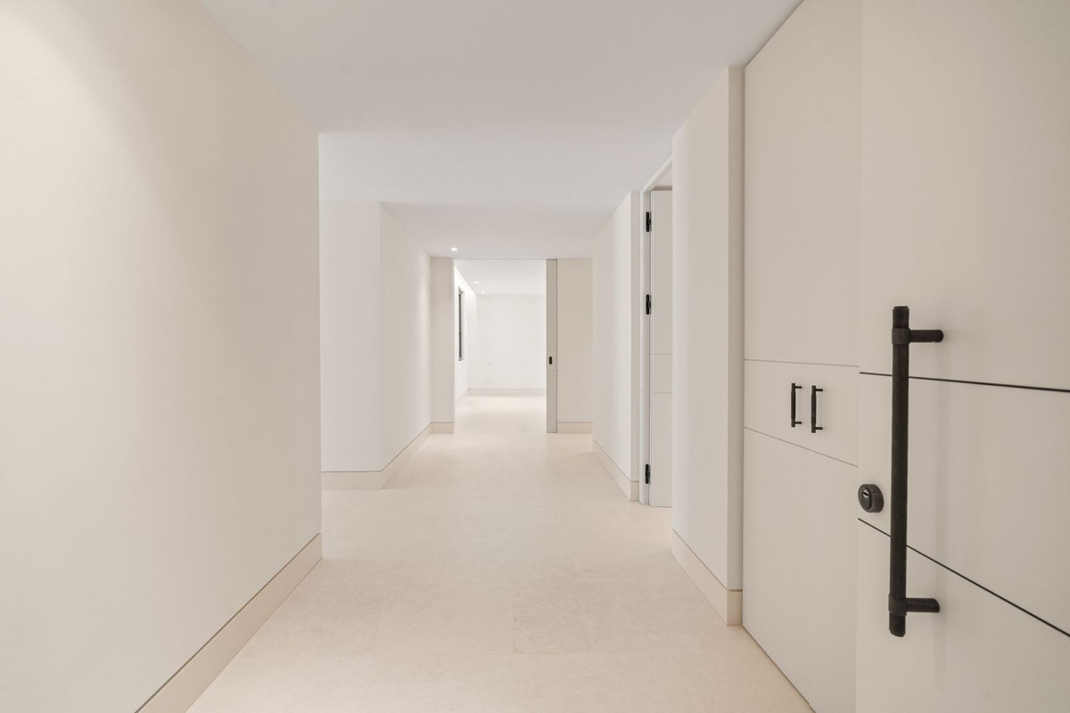 4 Bed Apartment for sale in The Golden Mile Costa Del Sol, Málaga, Spain