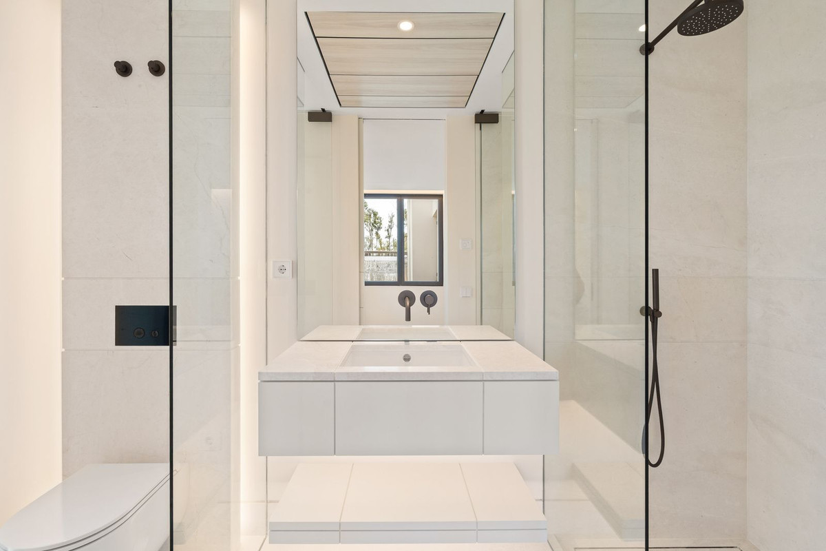 4 Bed Apartment for sale in The Golden Mile Costa Del Sol, Málaga, Spain