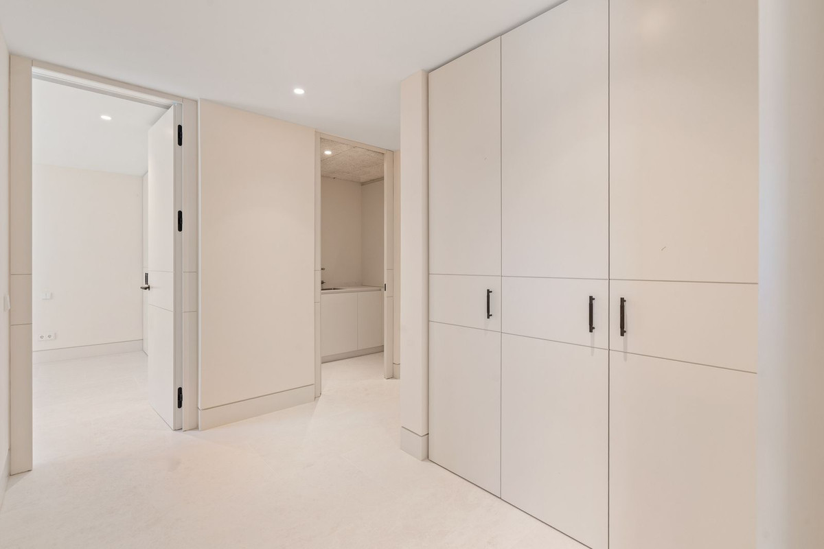 4 Bed Apartment for sale in The Golden Mile Costa Del Sol, Málaga, Spain