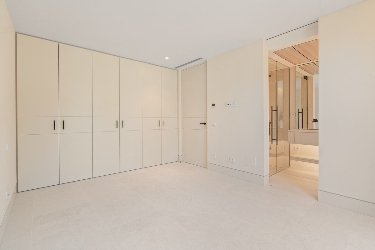 4 Bed Apartment for sale in The Golden Mile Costa Del Sol, Málaga, Spain