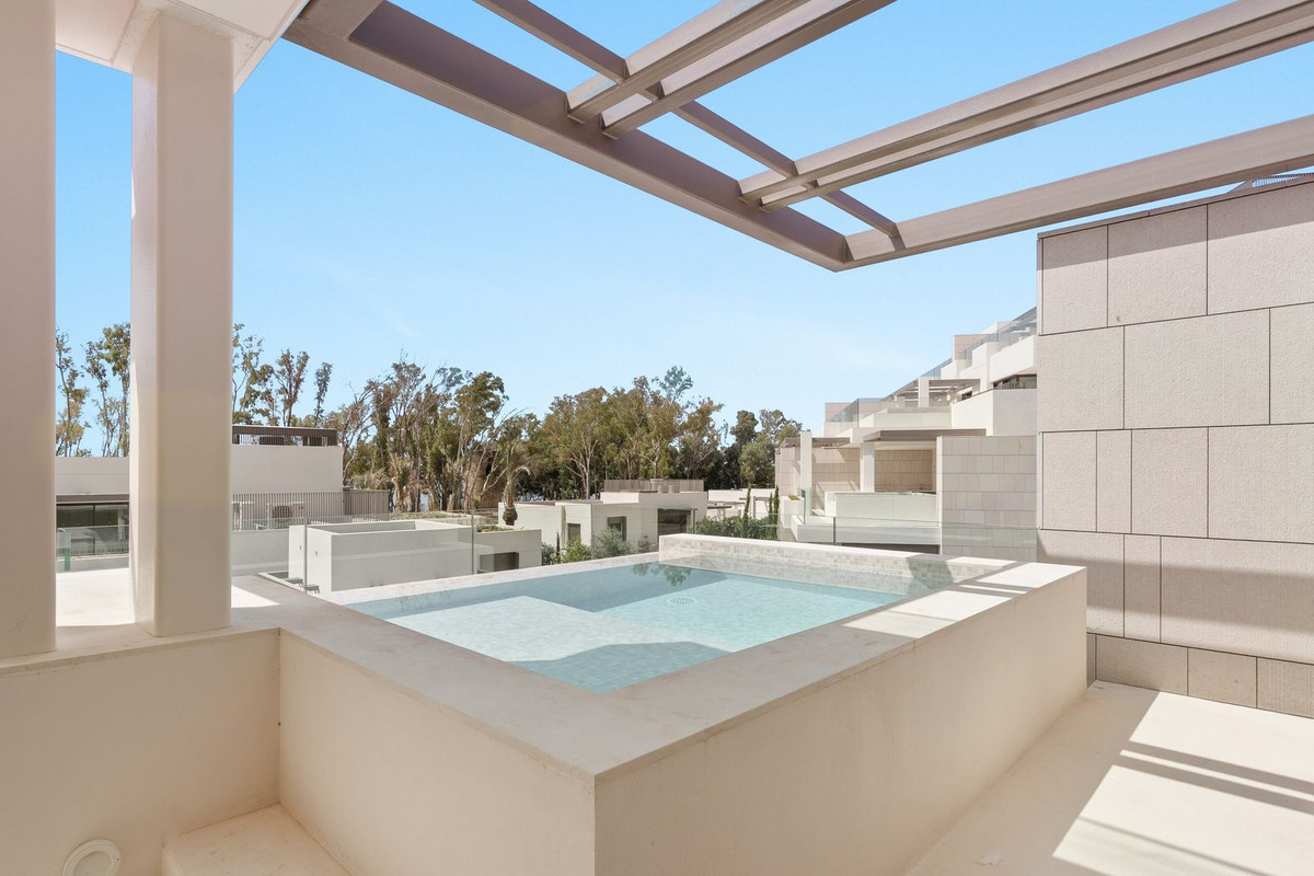 4 Bed Apartment for sale in The Golden Mile Costa Del Sol, Málaga, Spain