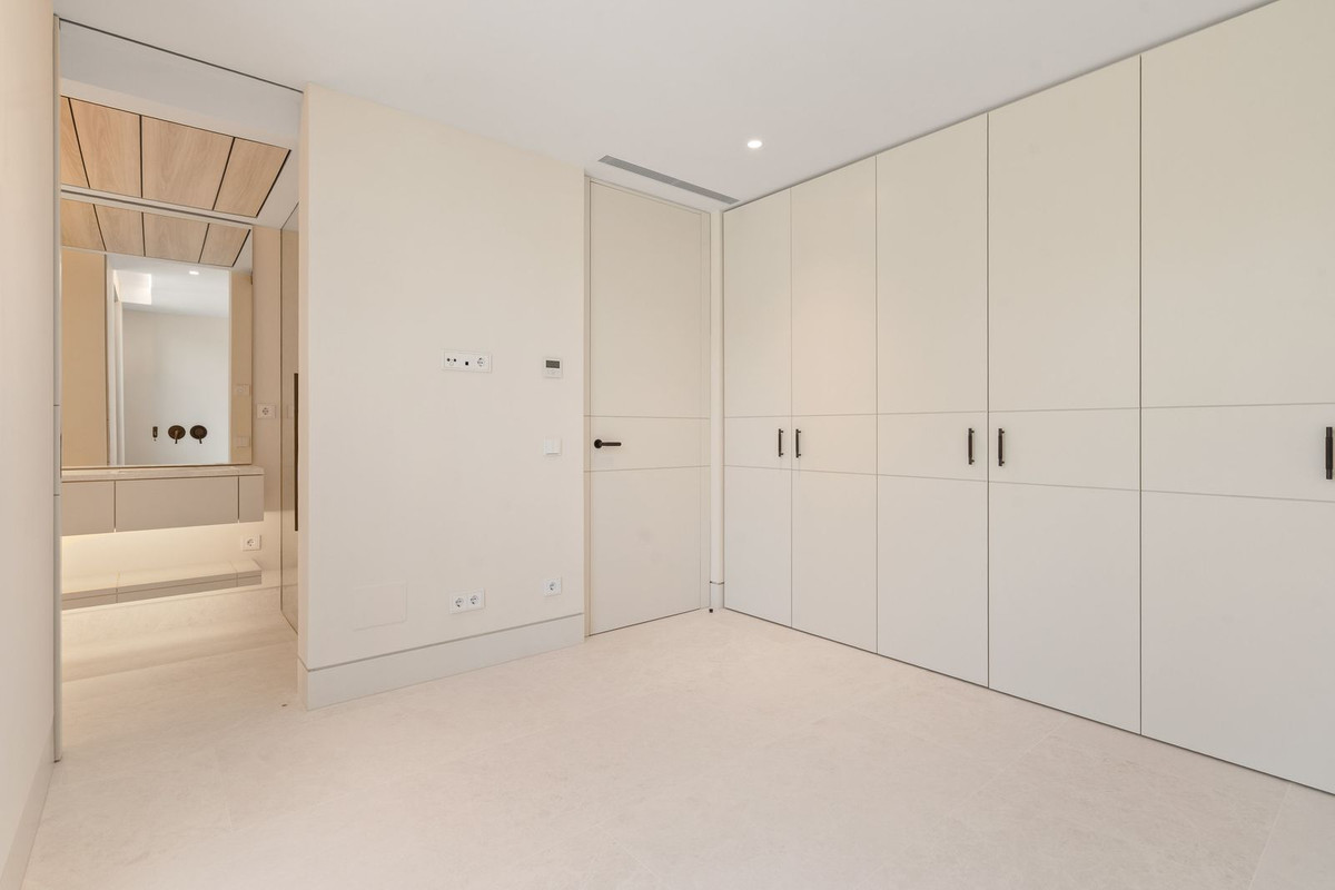 4 Bed Apartment for sale in The Golden Mile Costa Del Sol, Málaga, Spain