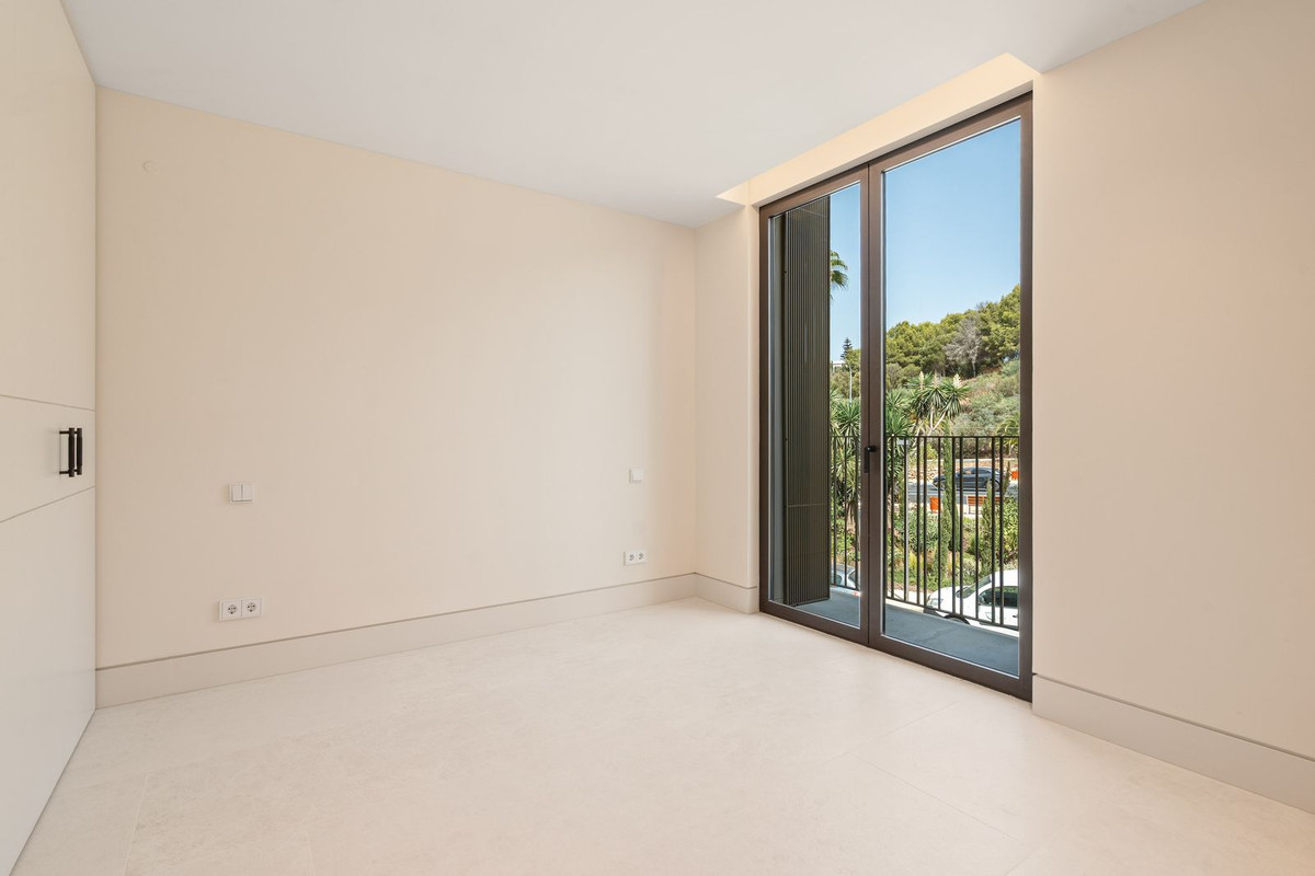 4 Bed Apartment for sale in The Golden Mile Costa Del Sol, Málaga, Spain
