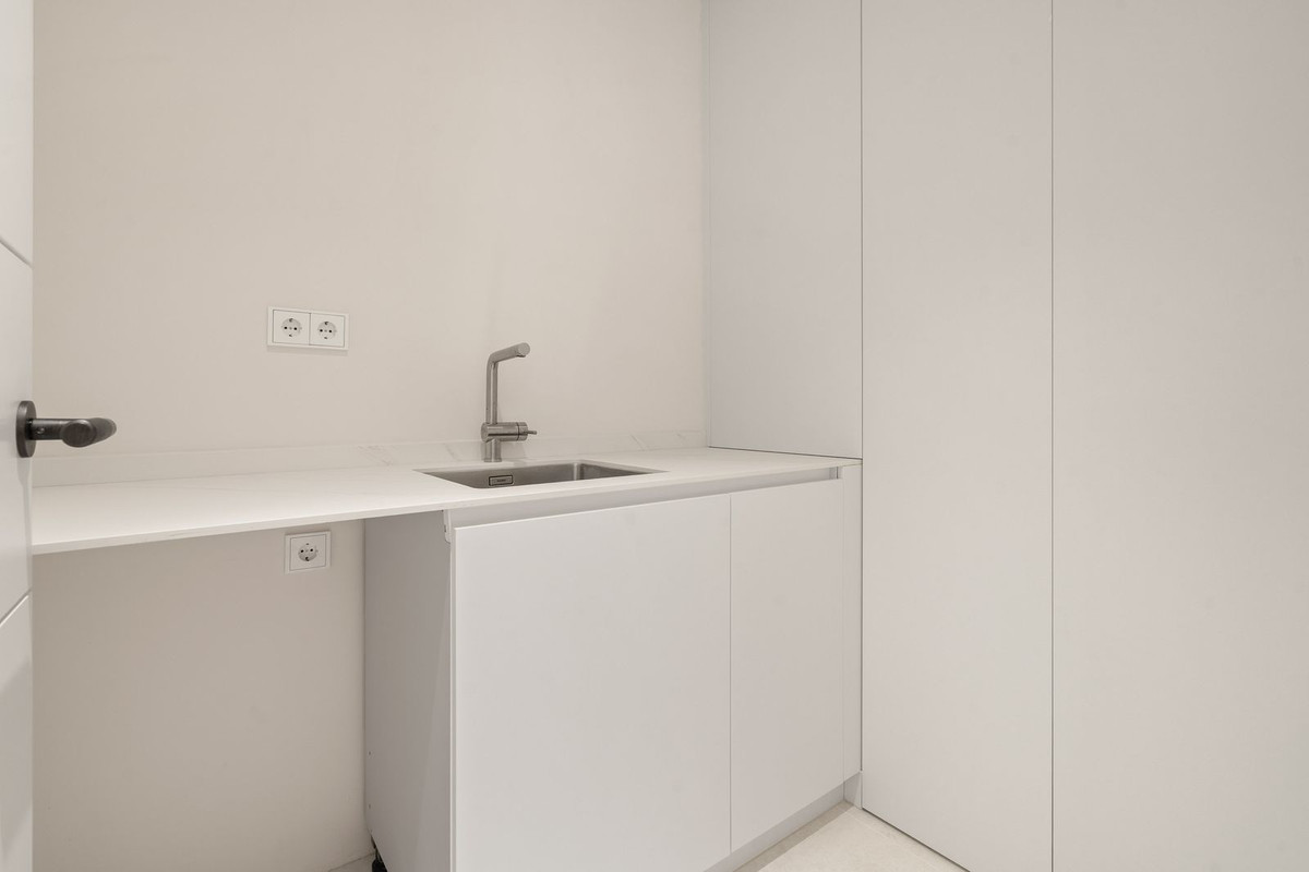 4 Bed Apartment for sale in The Golden Mile Costa Del Sol, Málaga, Spain