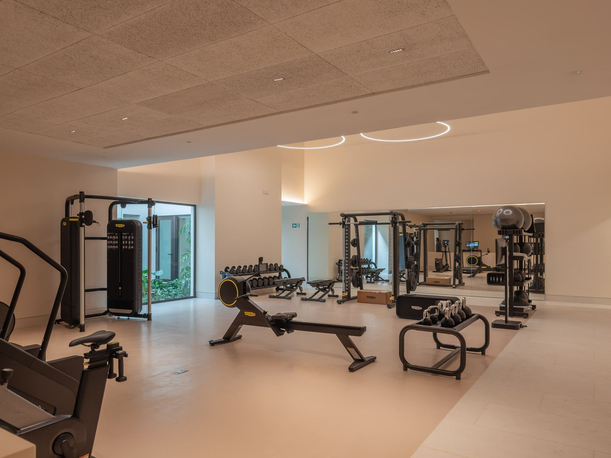4 Bed Apartment for sale in The Golden Mile Costa Del Sol, Málaga, Spain