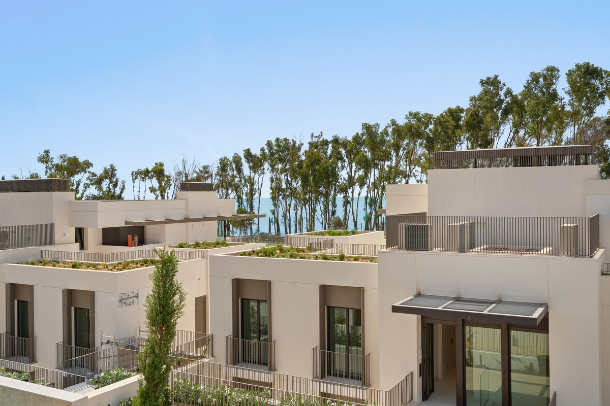 4 Bed Apartment for sale in The Golden Mile Costa Del Sol, Málaga, Spain