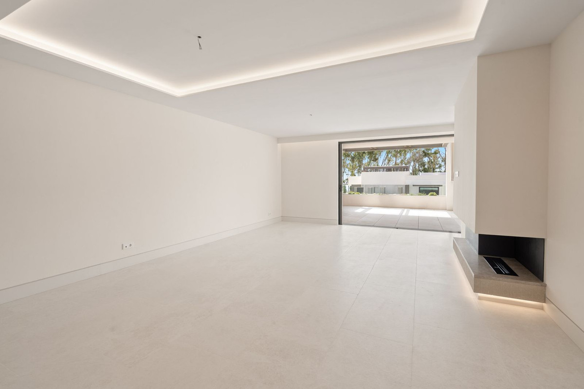 4 Bed Apartment for sale in The Golden Mile Costa Del Sol, Málaga, Spain