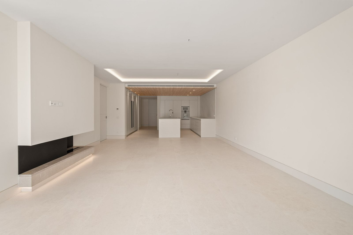 4 Bed Apartment for sale in The Golden Mile Costa Del Sol, Málaga, Spain