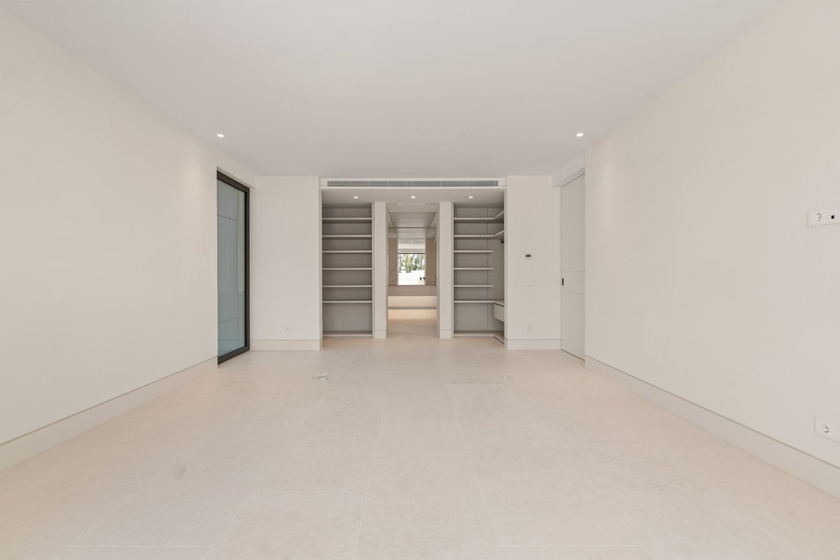 4 Bed Apartment for sale in The Golden Mile Costa Del Sol, Málaga, Spain