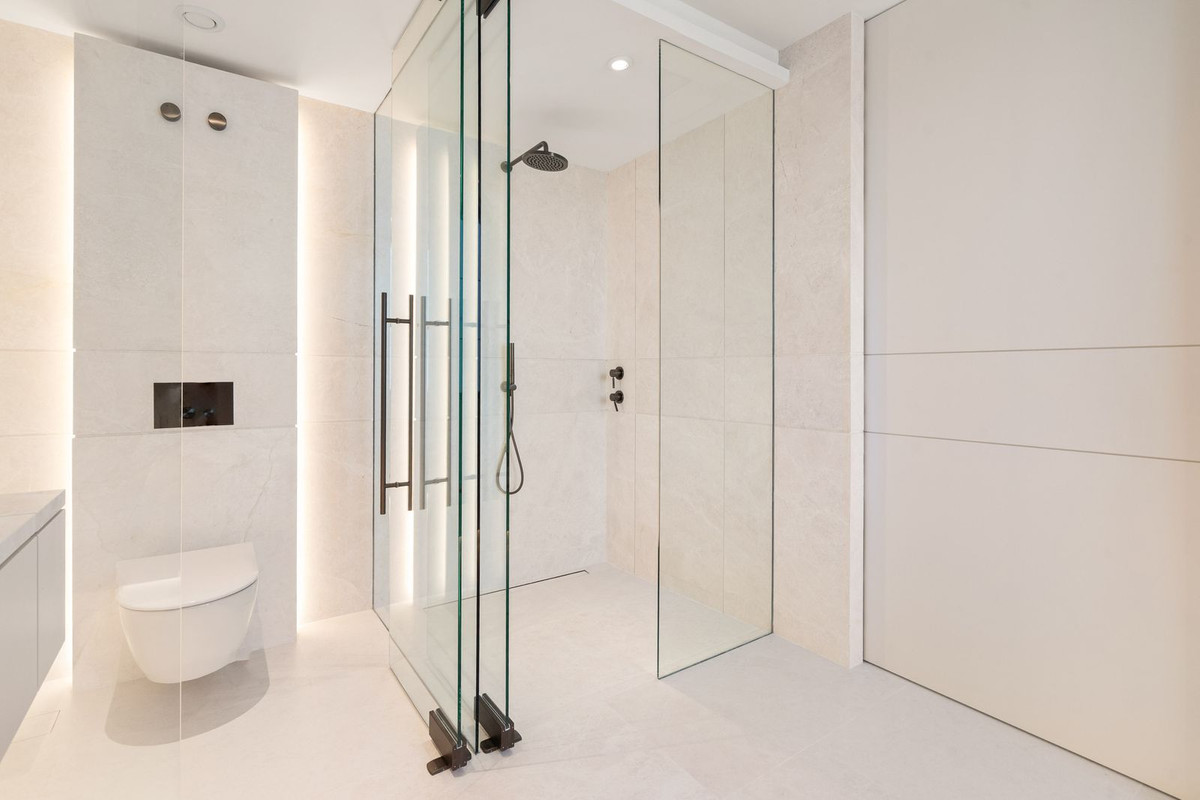 4 Bed Apartment for sale in The Golden Mile Costa Del Sol, Málaga, Spain