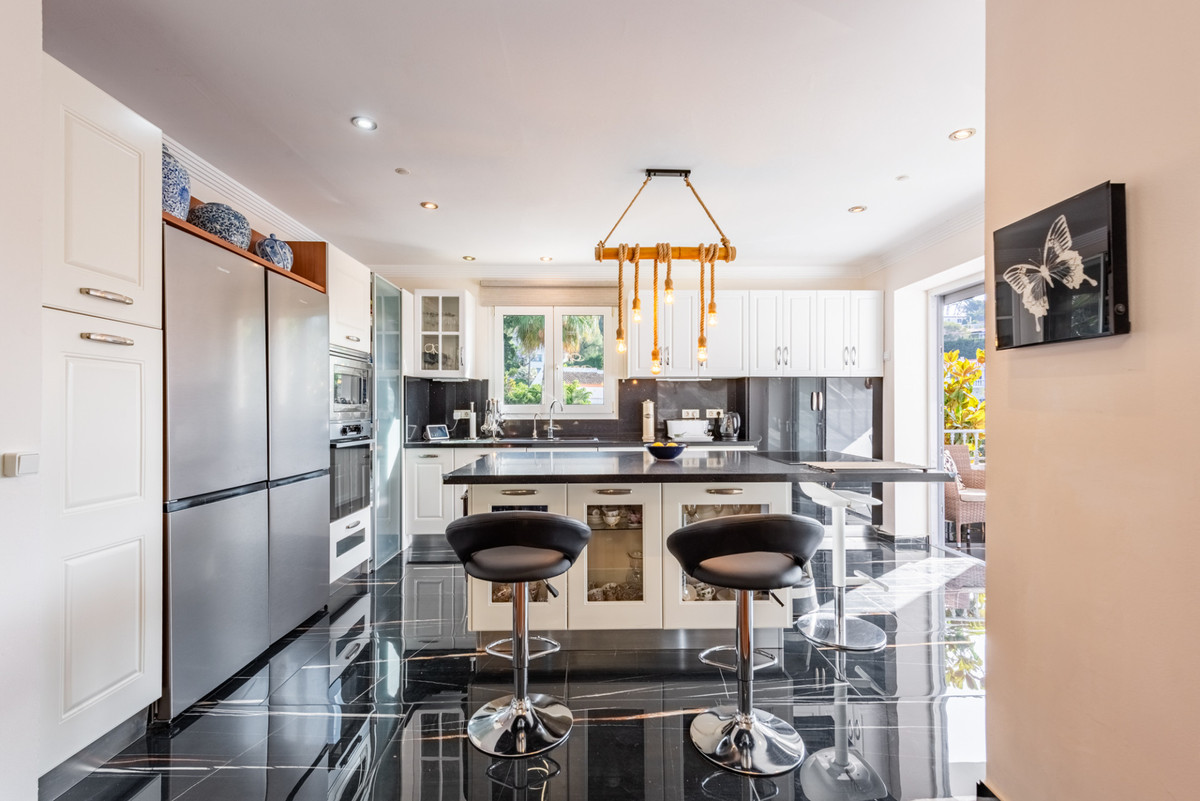 Se vende Villa - Chalet de 6 dormitorios en Costa Del Sol, Málaga, España