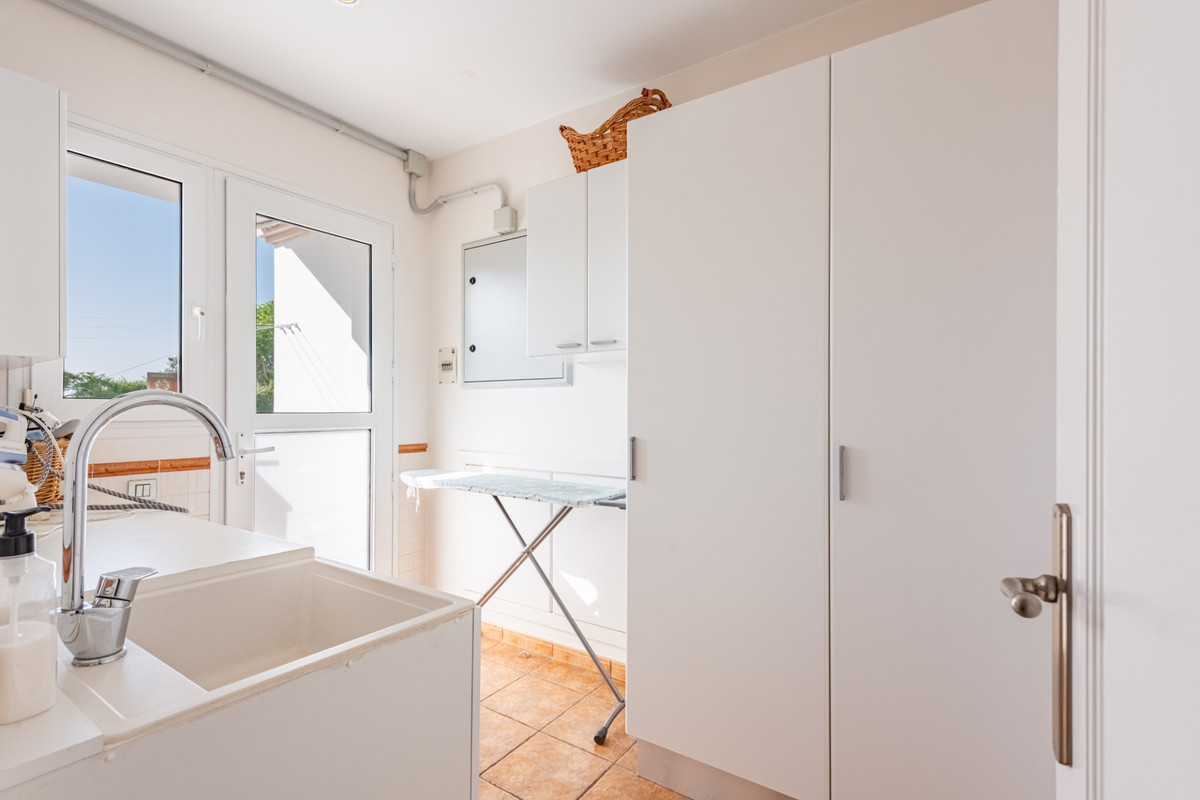 Se vende Villa - Chalet de 6 dormitorios en Costa Del Sol, Málaga, España