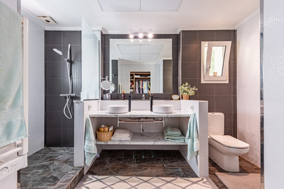 Se vende Villa - Chalet de 6 dormitorios en Costa Del Sol, Málaga, España