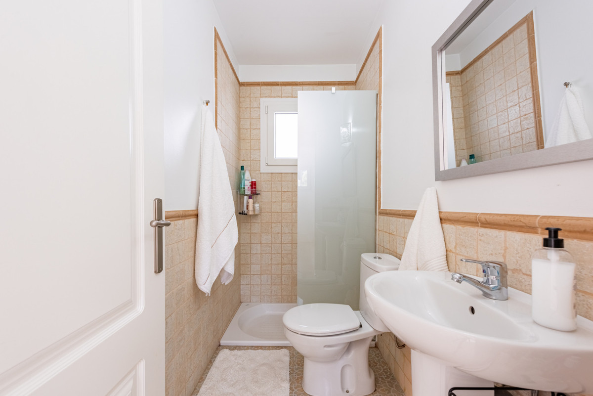 Se vende Villa - Chalet de 6 dormitorios en Costa Del Sol, Málaga, España