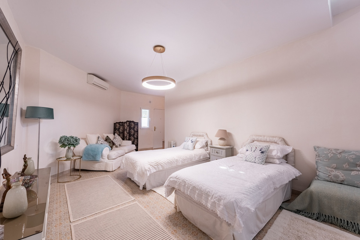 Se vende Villa - Chalet de 6 dormitorios en Costa Del Sol, Málaga, España